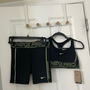 Nike Girls 2 piece set NWT Large (14-16)